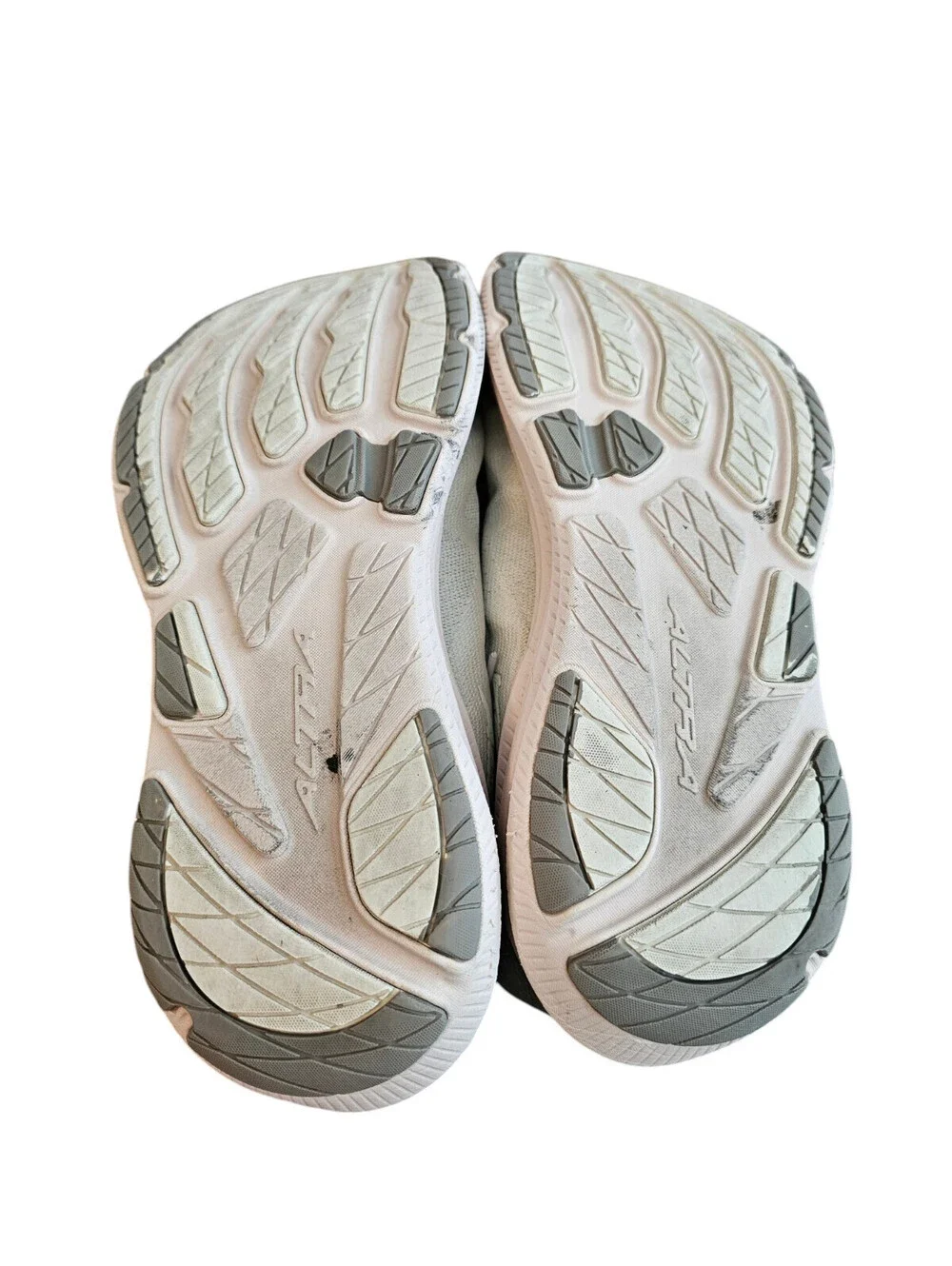 Altra Women's Sz 9.5 Experience Flow 3 road running shoes in a light grey